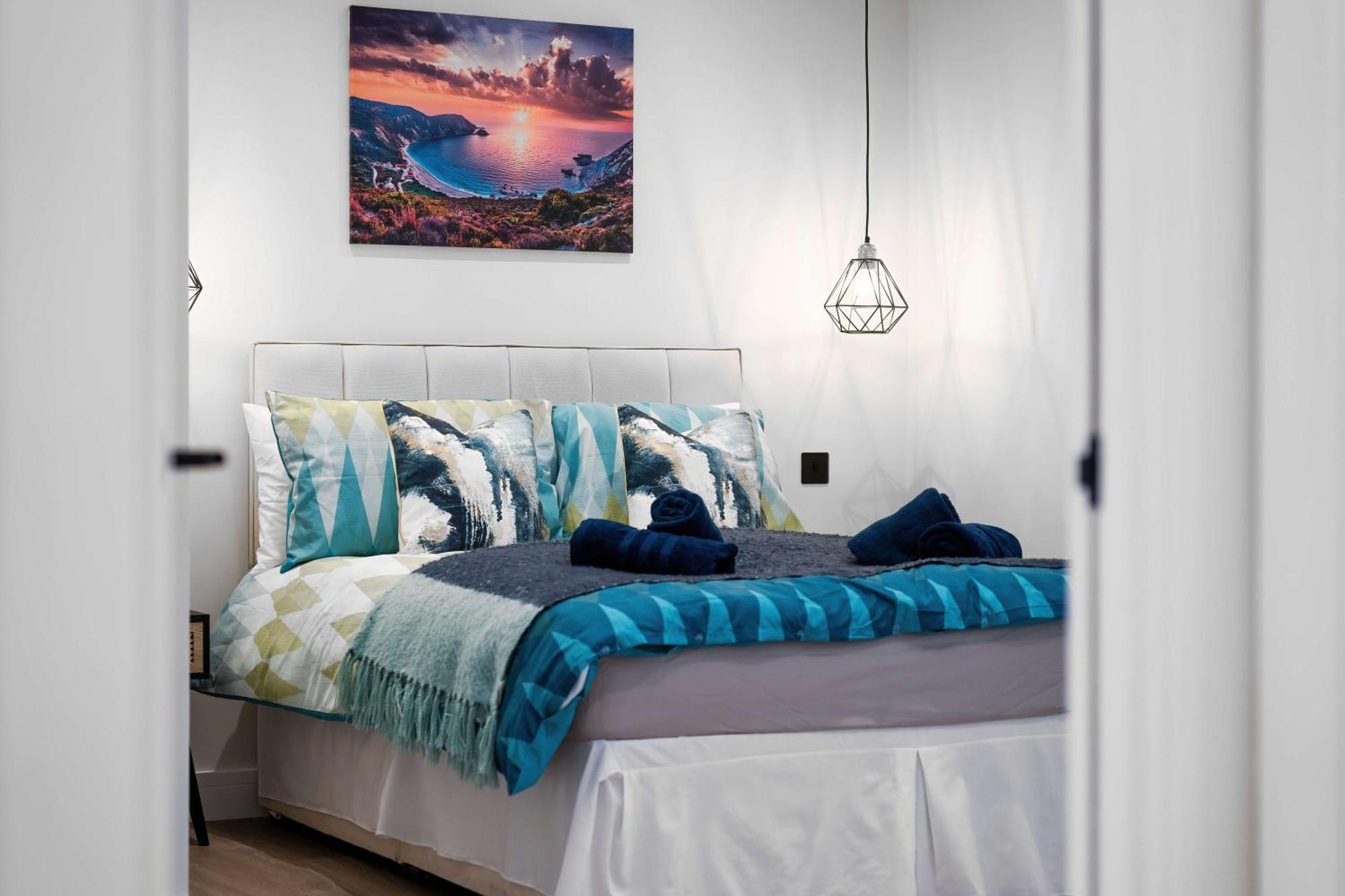 Luxury Apartments Сътън он Сий Екстериор снимка