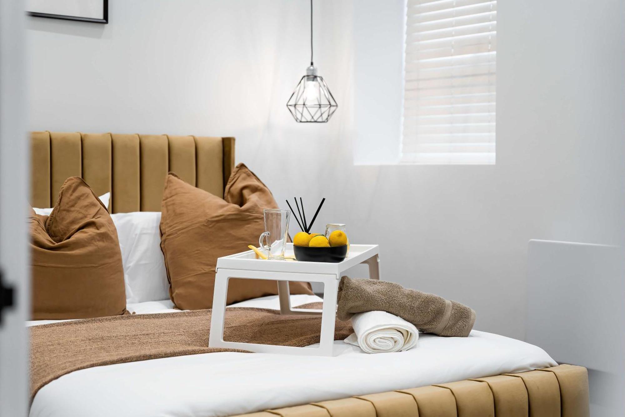 Luxury Apartments Сътън он Сий Екстериор снимка