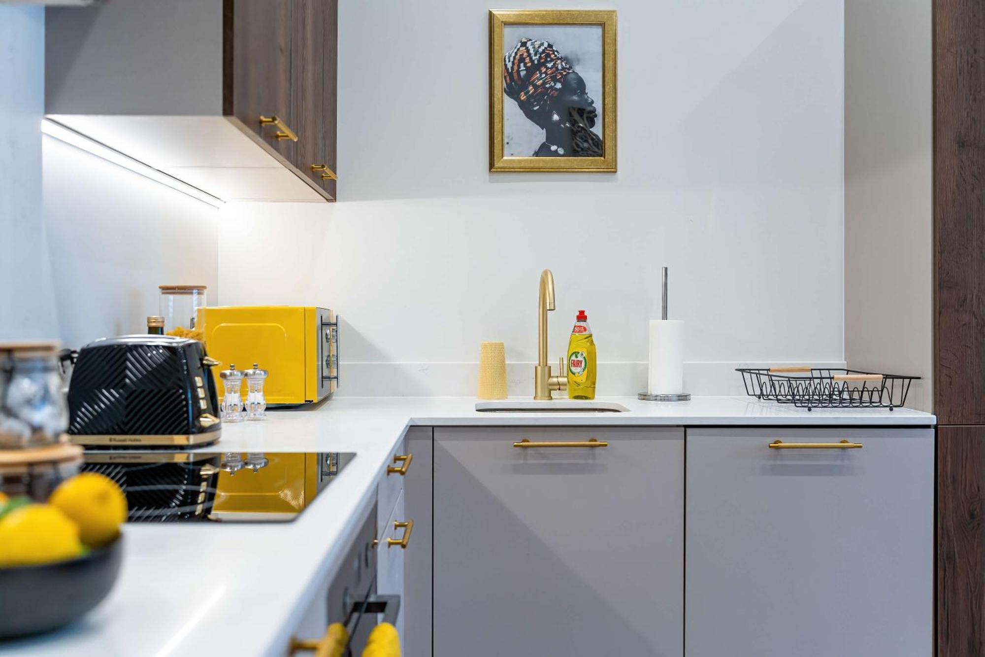 Luxury Apartments Сътън он Сий Екстериор снимка