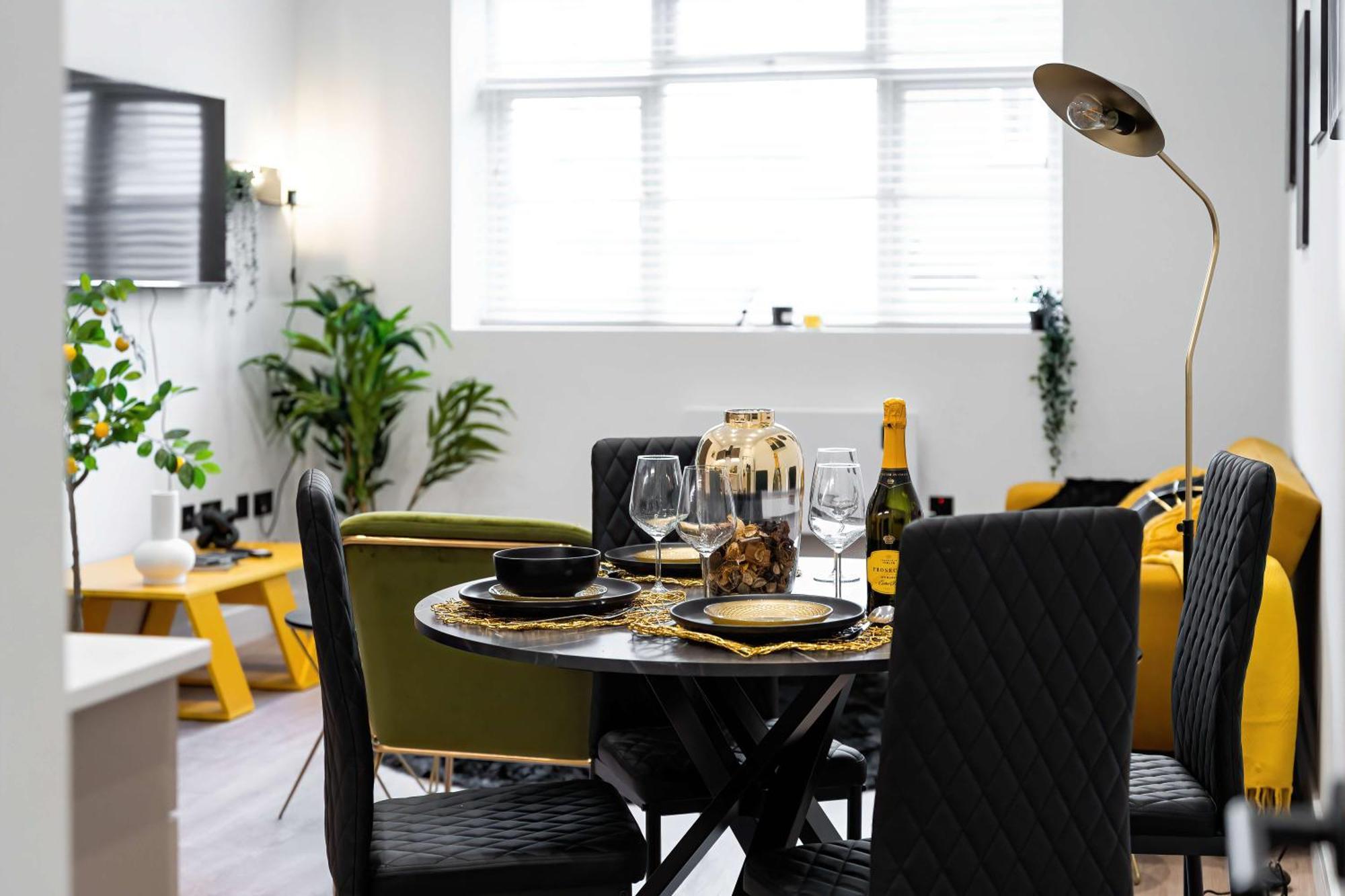 Luxury Apartments Сътън он Сий Екстериор снимка