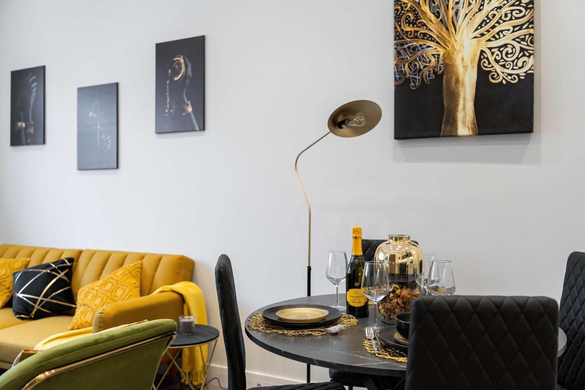 Luxury Apartments Сътън он Сий Екстериор снимка