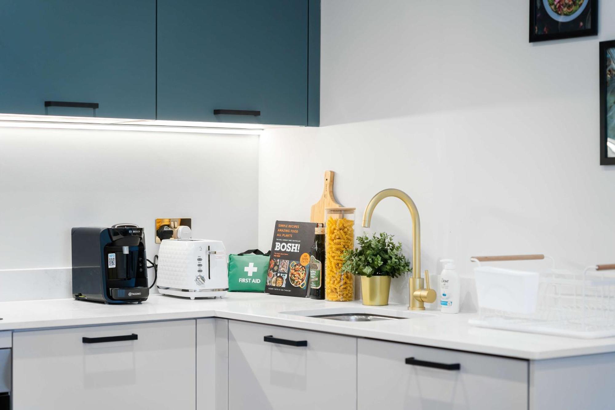 Luxury Apartments Сътън он Сий Екстериор снимка
