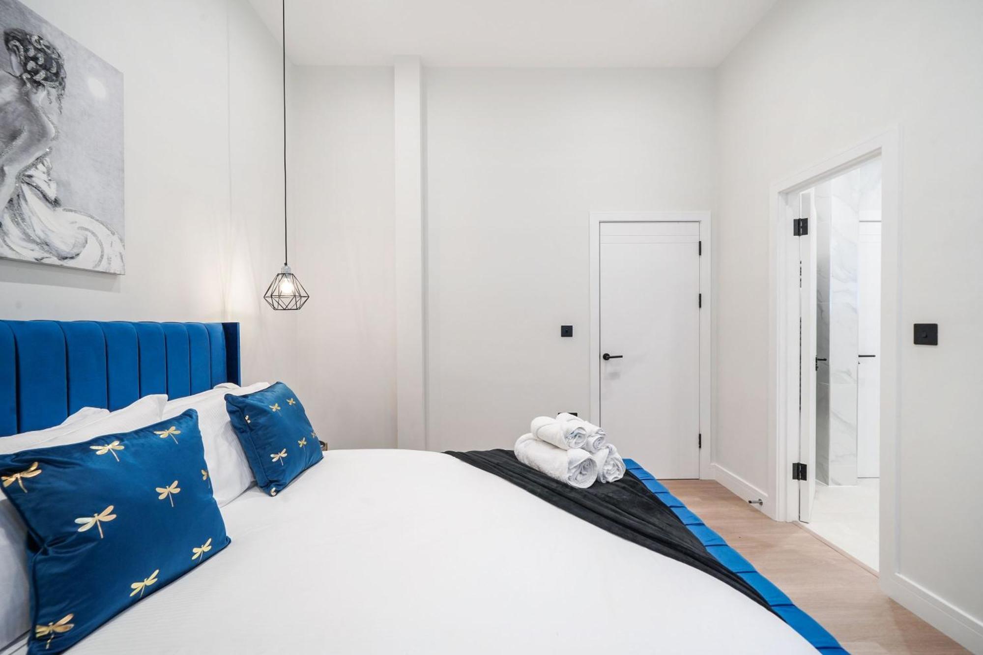 Luxury Apartments Сътън он Сий Екстериор снимка