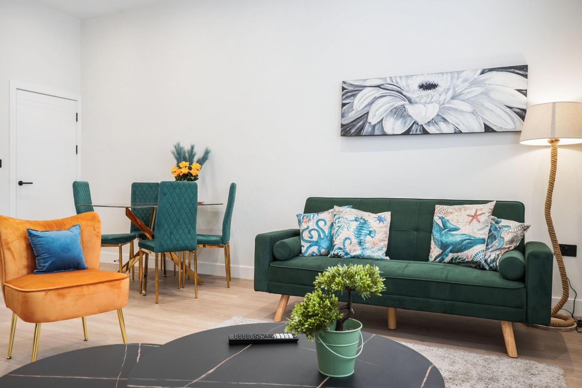 Luxury Apartments Сътън он Сий Екстериор снимка