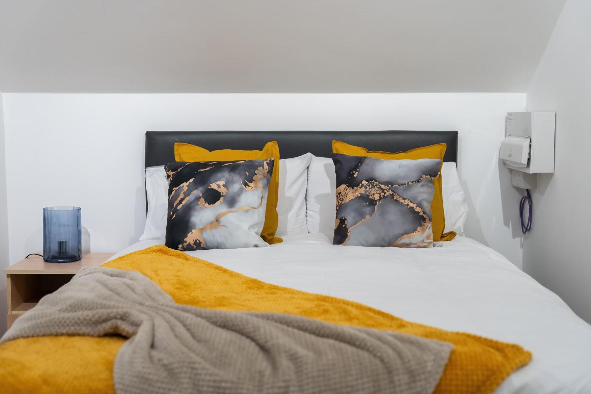 Luxury Apartments Сътън он Сий Екстериор снимка