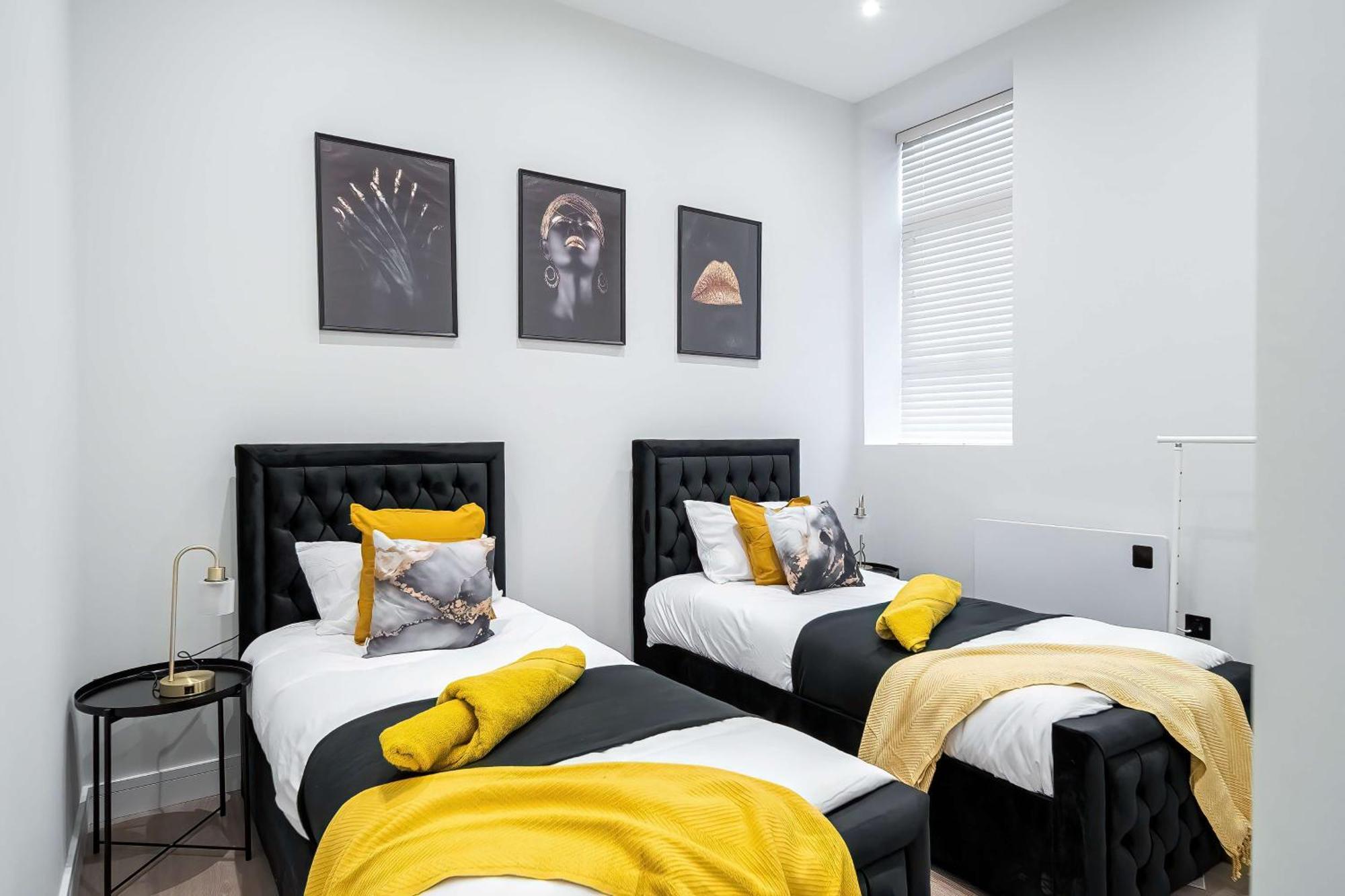 Luxury Apartments Сътън он Сий Екстериор снимка