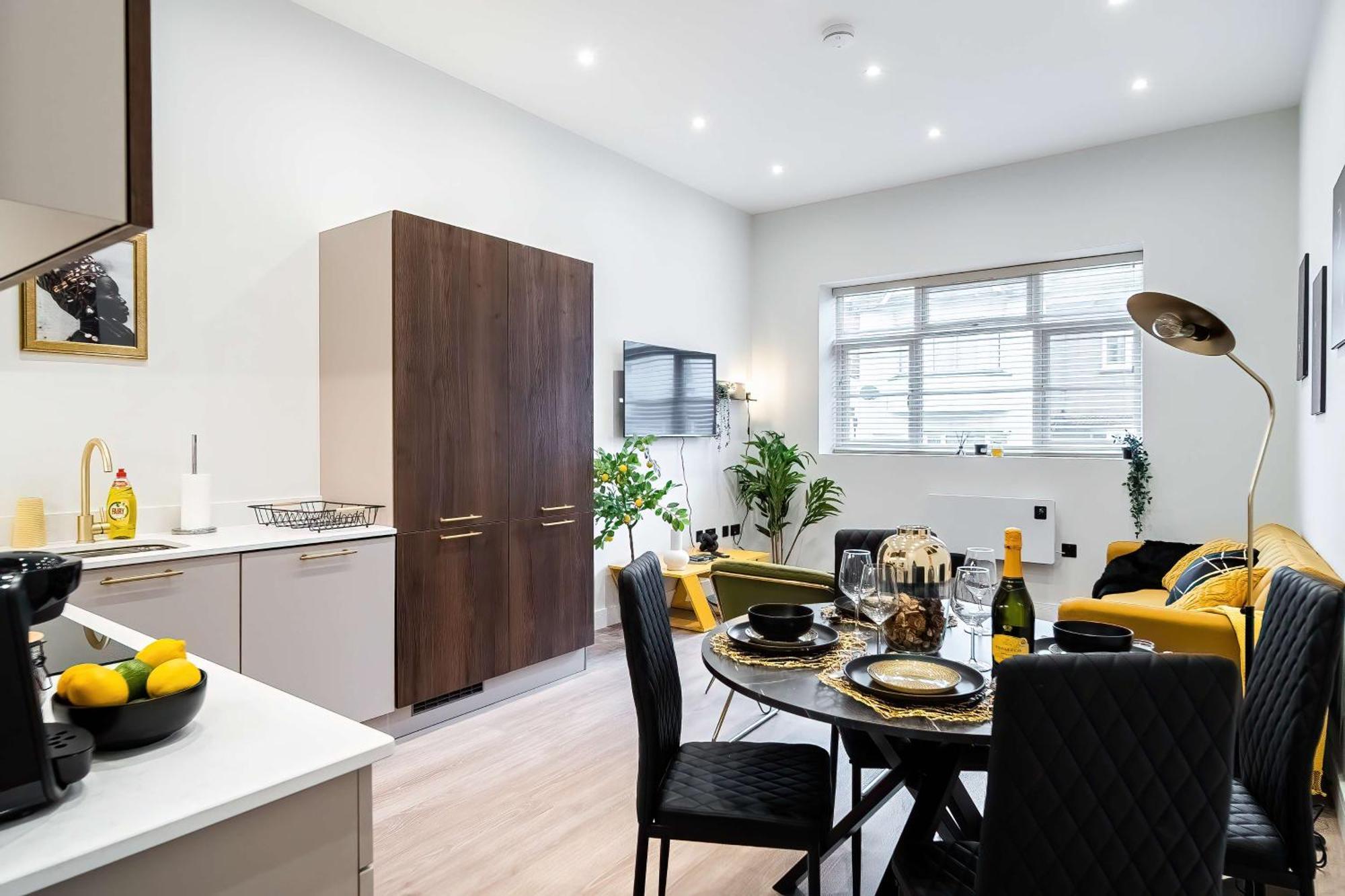Luxury Apartments Сътън он Сий Екстериор снимка