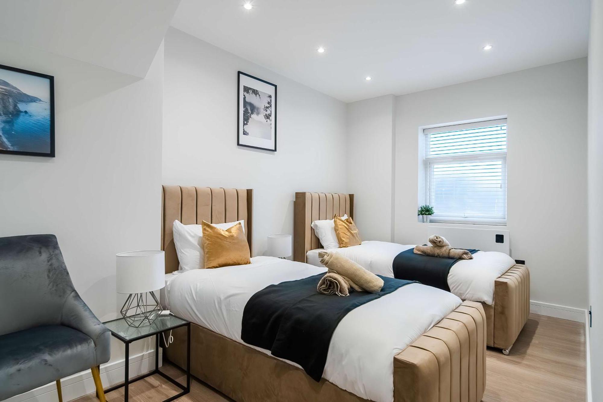 Luxury Apartments Сътън он Сий Екстериор снимка