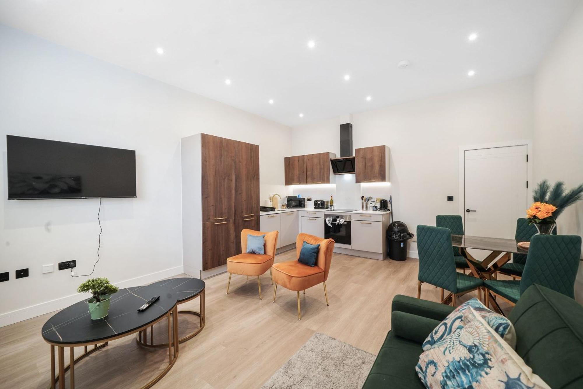 Luxury Apartments Сътън он Сий Екстериор снимка
