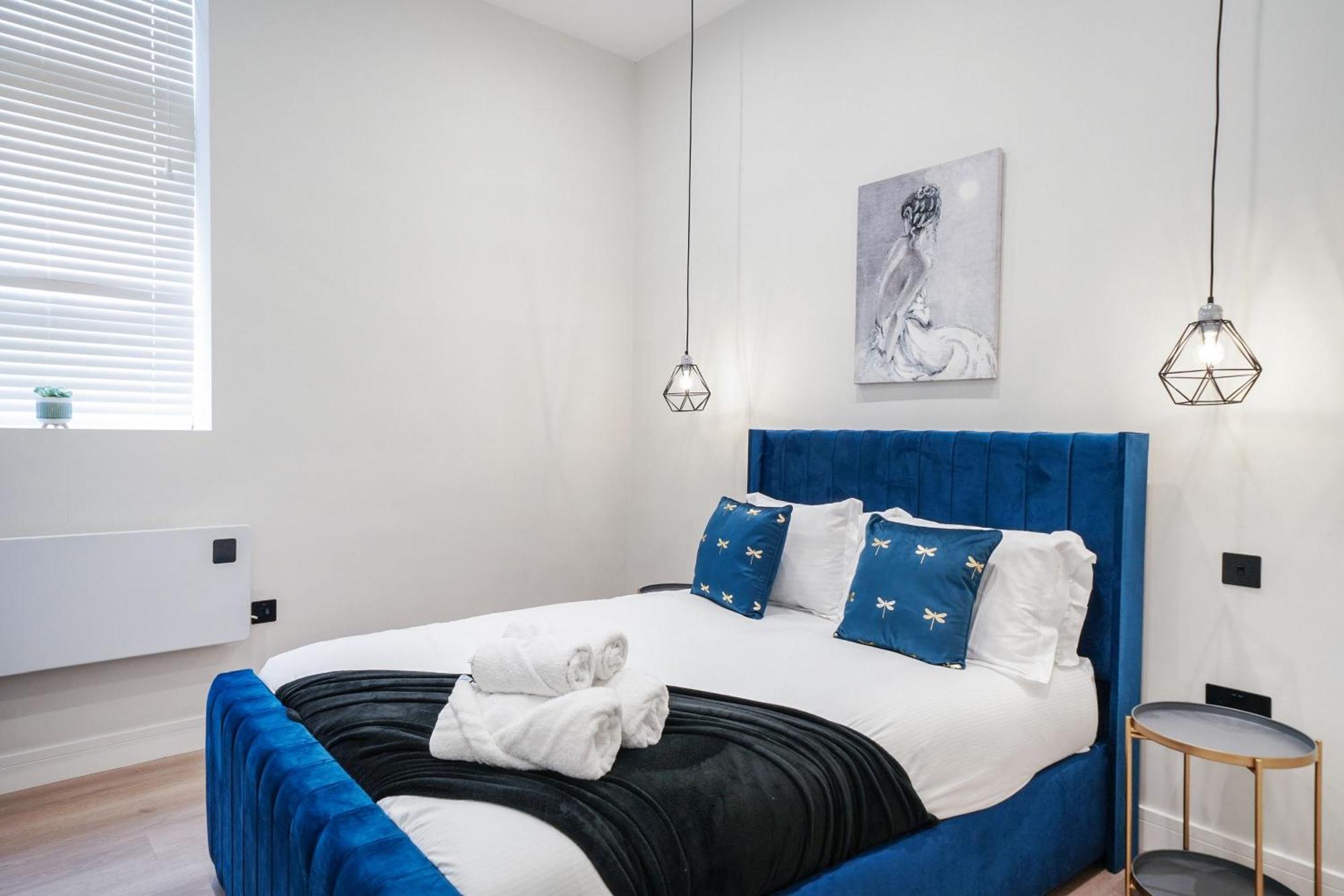 Luxury Apartments Сътън он Сий Екстериор снимка