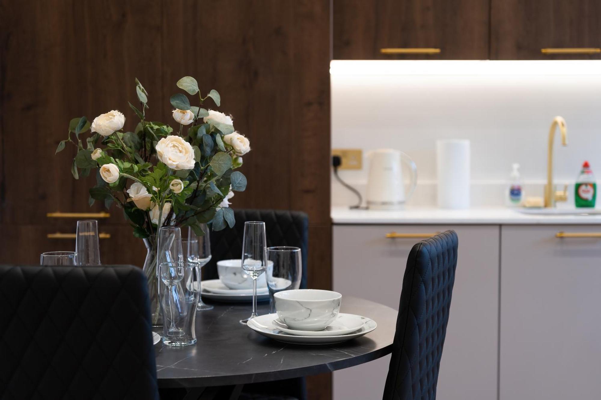 Luxury Apartments Сътън он Сий Екстериор снимка