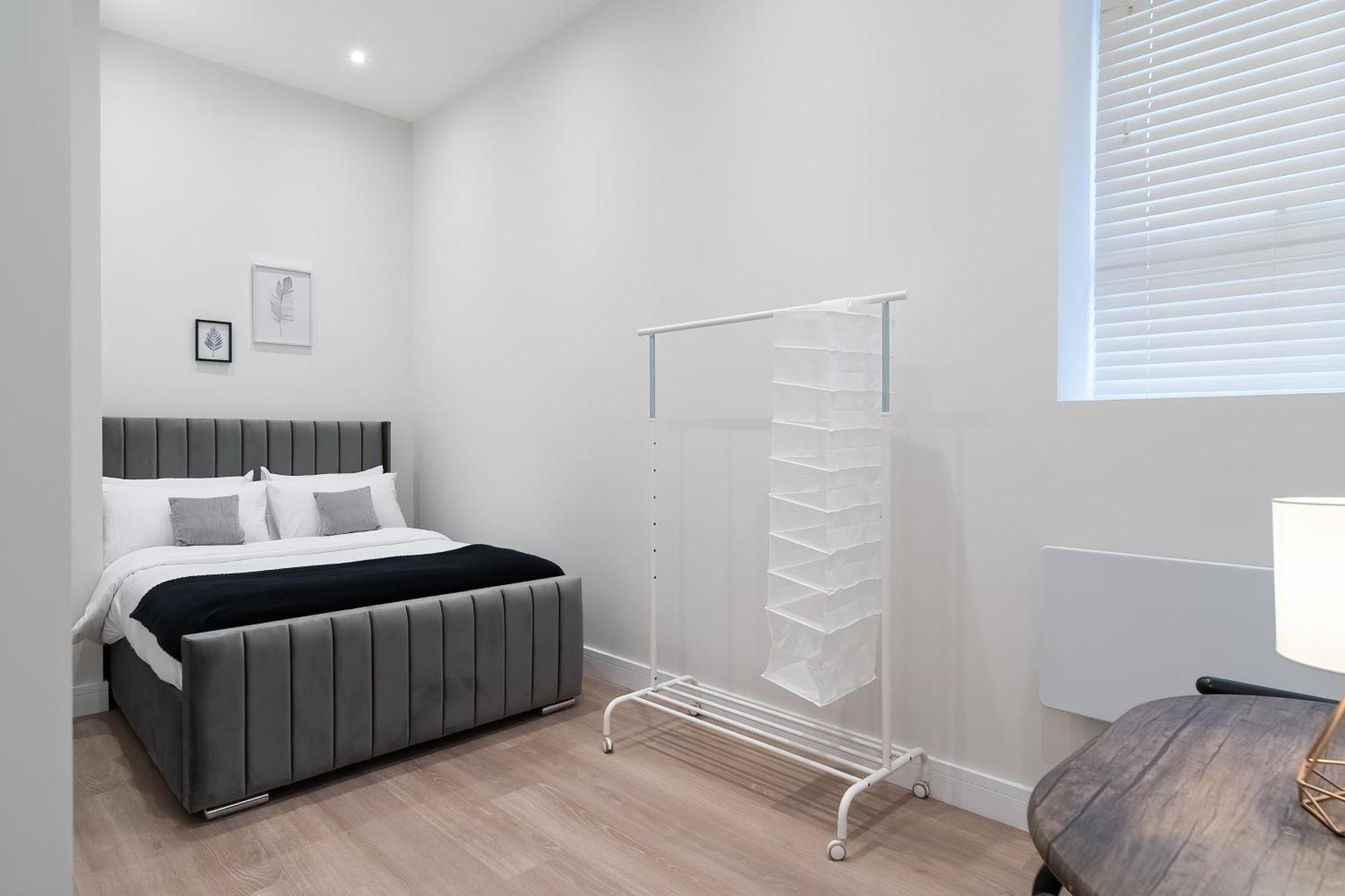 Luxury Apartments Сътън он Сий Екстериор снимка
