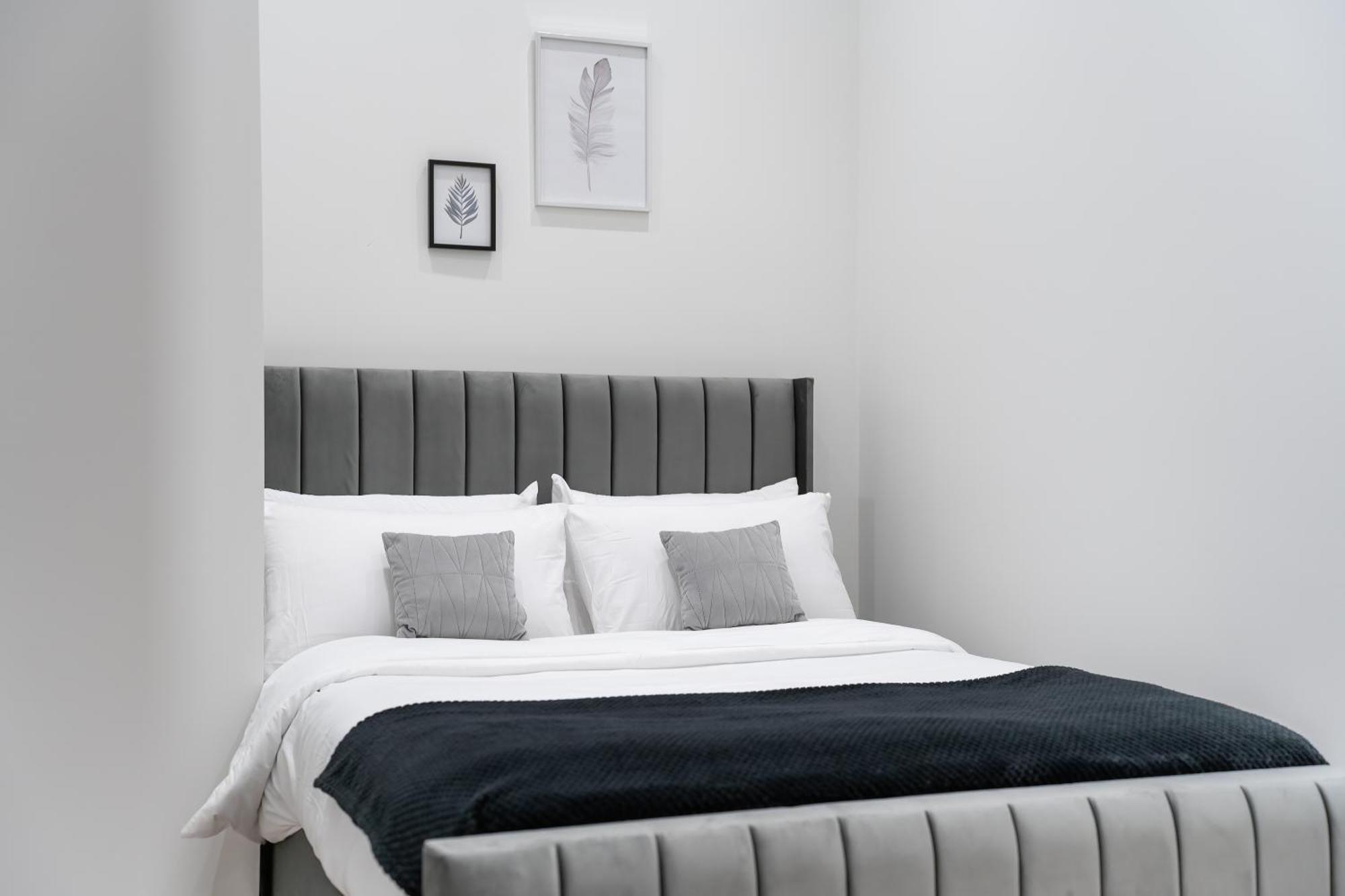 Luxury Apartments Сътън он Сий Екстериор снимка