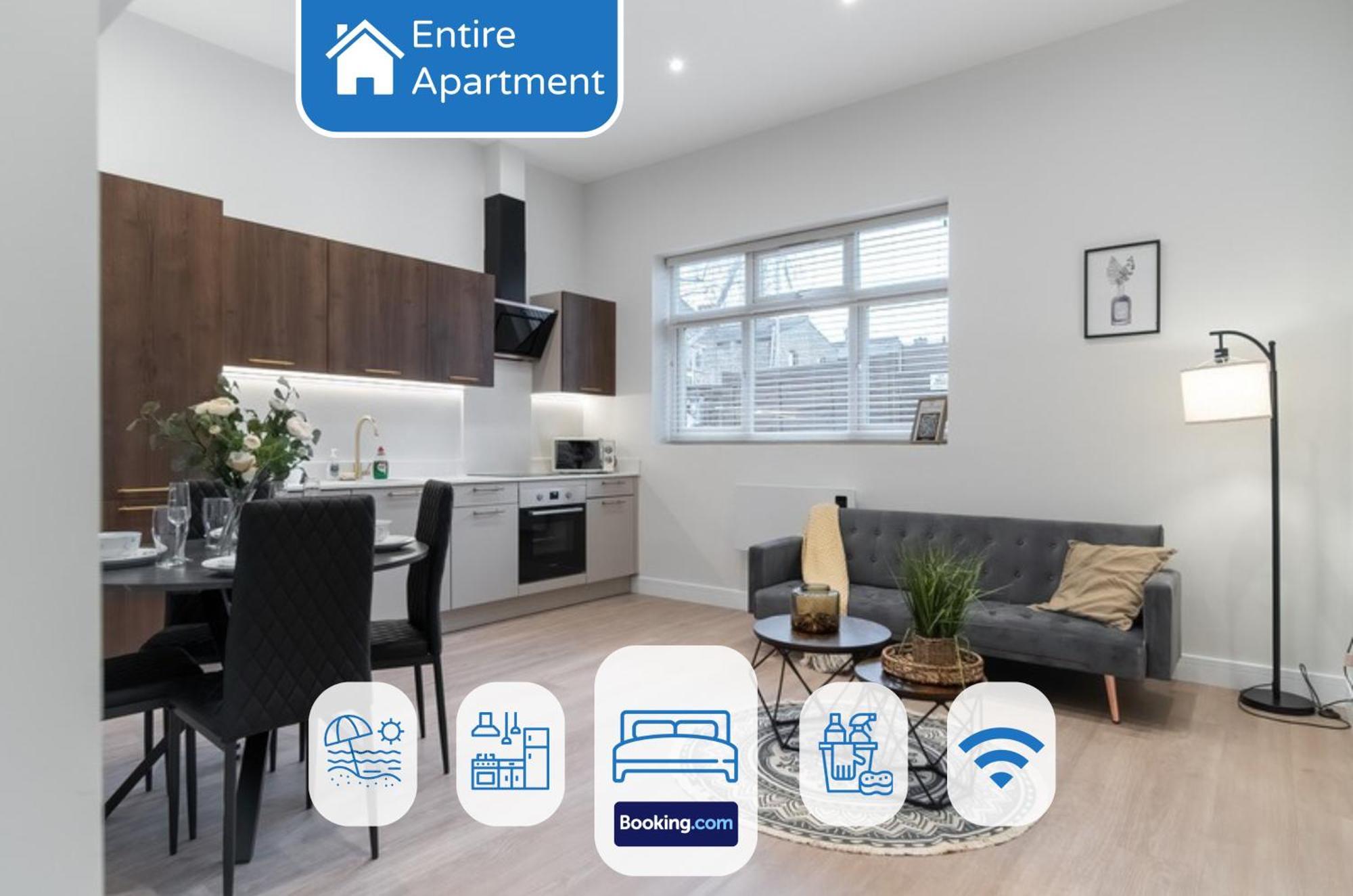 Luxury Apartments Сътън он Сий Екстериор снимка